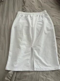 🤍 Vit tvådelad outfit – topp & kjol/ storlek S/M