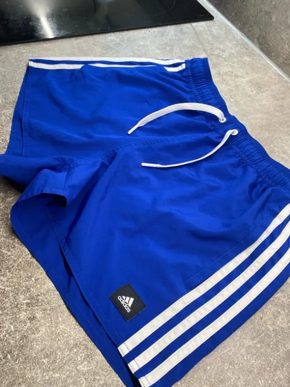 Adidaksen uimasortsit
