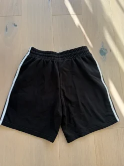 Adidas mjukisshorts svart vit S