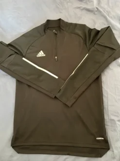 Adidas tröjor
