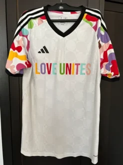 Adidas T-shirt