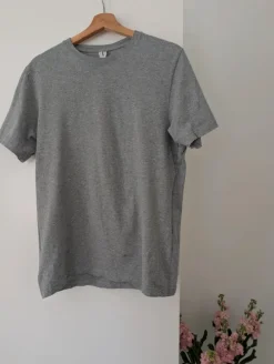 Arket t shirt size M