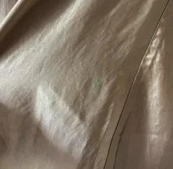 Asymmetrisk guld satin maxi nederdel fra Massimo Dutti