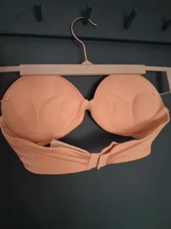 Axelbandslös bh med push up effekt från H&M strl 75B