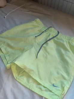 Badbyxor från Nike