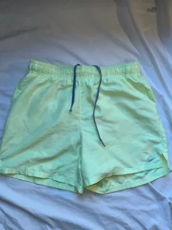 Badbyxor från Nike