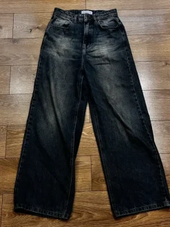 Baggy jeans house