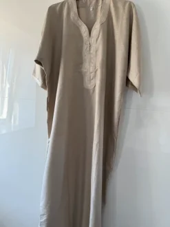 Beige marrokansk kjole