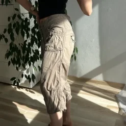 beżowe rybaczki capri pants cargo 3/4 z dużymi kieszeniami
