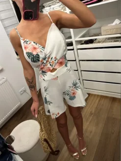Białe letni kombinezon w kwiatki z wycięciami casualowy elegancki wiosna lato classy it girl 42/XL