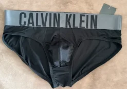 Bielizna męska marki Calvin Klein.