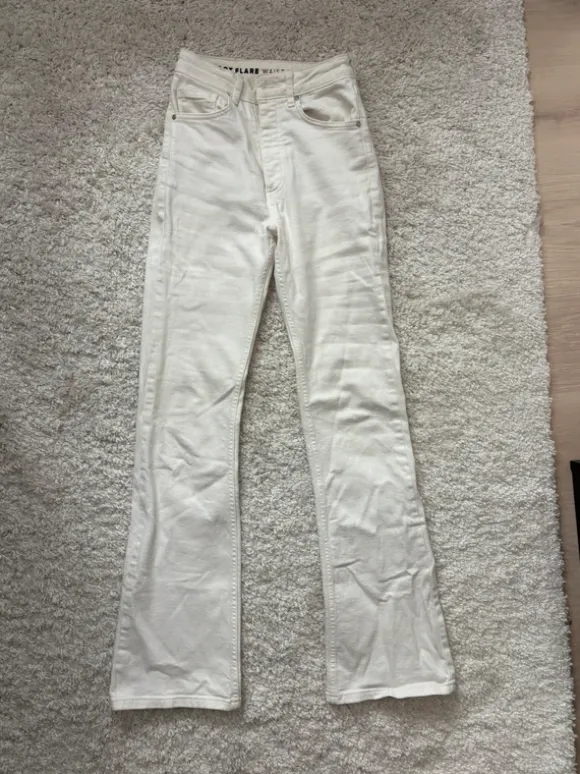 Bikbok valkoiset farkut