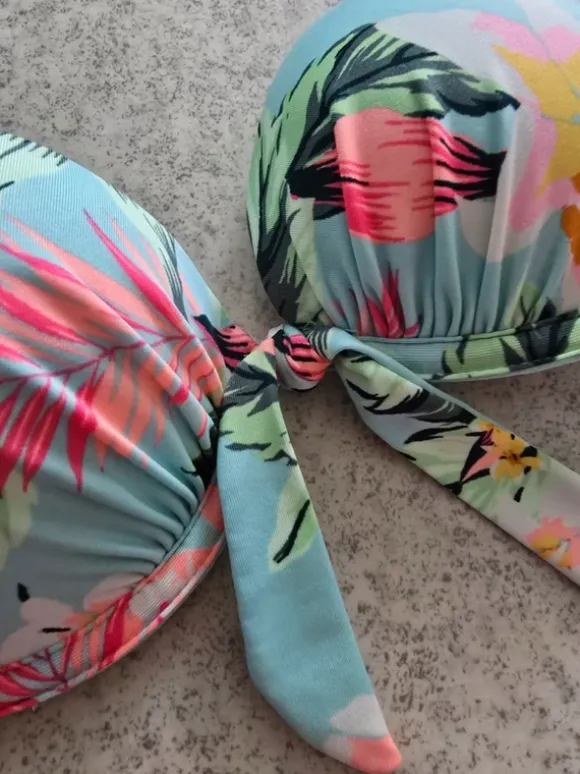 Bikinien yläosa