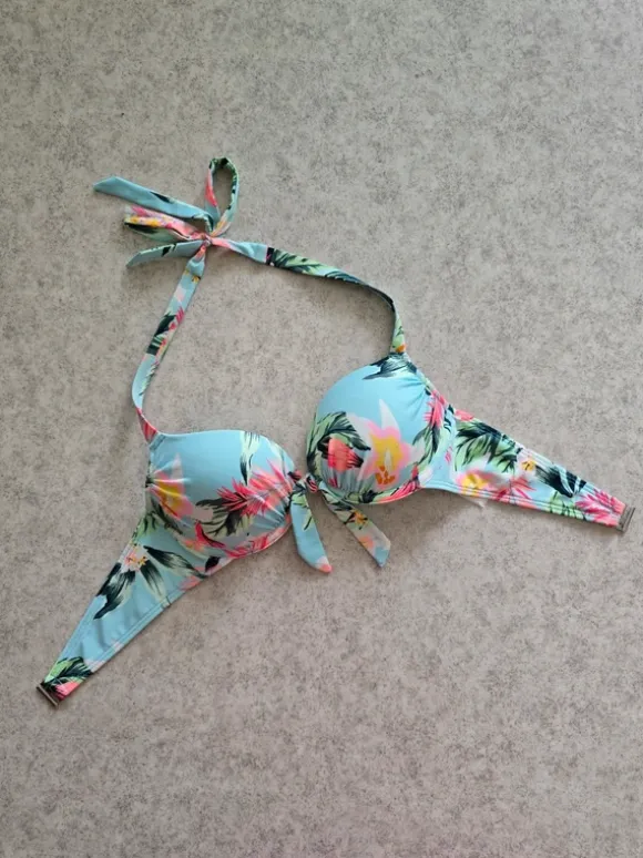 Bikinien yläosa