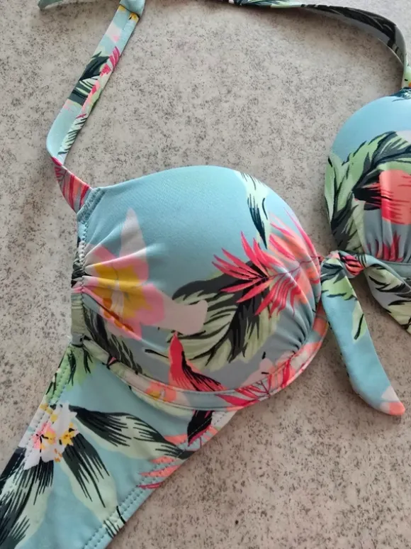 Bikinien yläosa