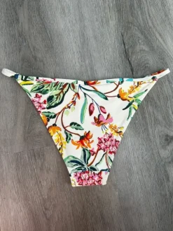 Bikinitrusser