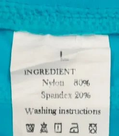 Błękitne spodenki kąpielowe