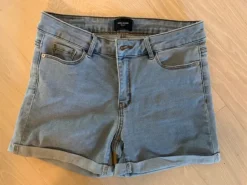 Blå jeansshorts från vero moda