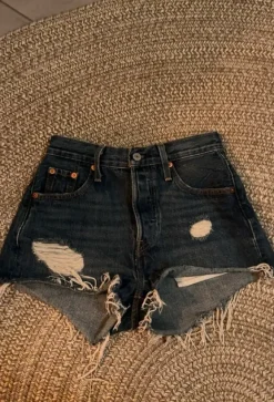 Blå Levis shorts w23