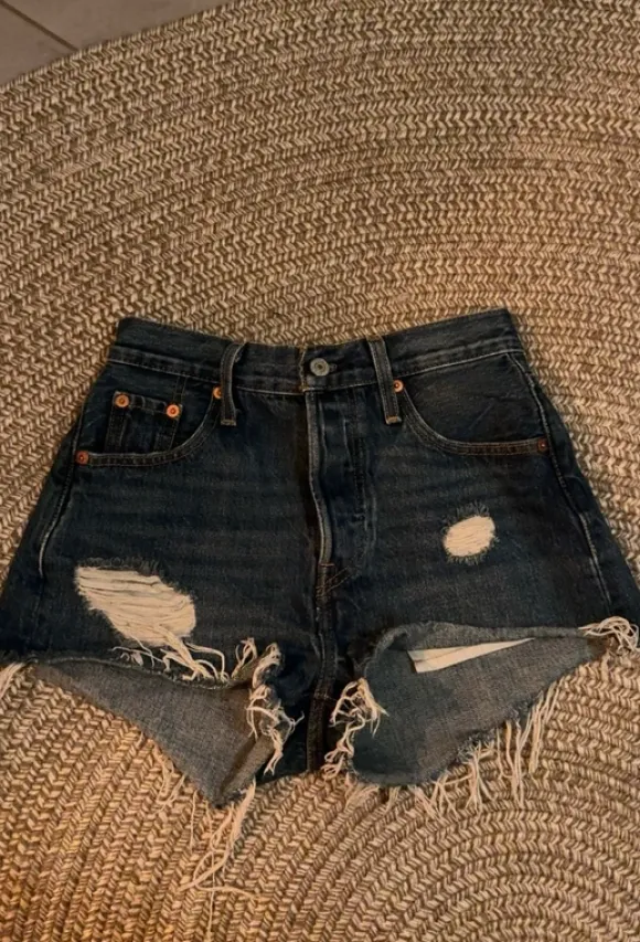 Blå Levis shorts w23