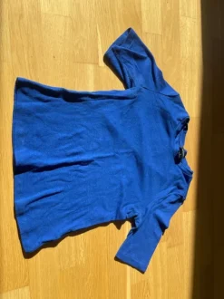 Blå tight tröja