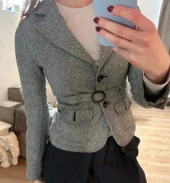 Blazer med bæltedetalje