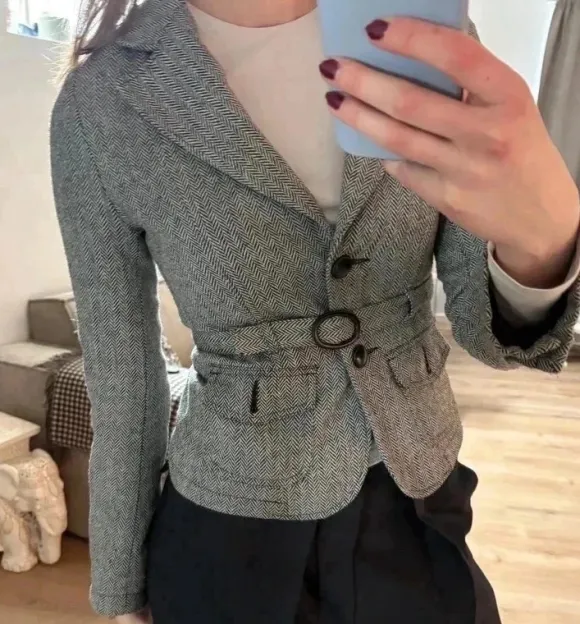 Blazer med bæltedetalje