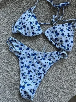 Blommig bikini