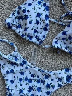 Blommig bikini