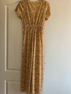 Blommig byxdress