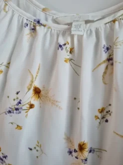 Blommig gravid och amningsklänning