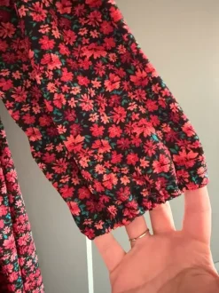 Blommig klänning storlek L