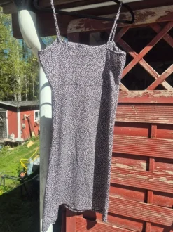 Blommig Midi- klänning H&M