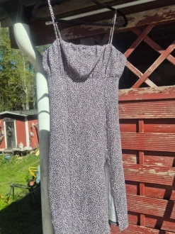 Blommig Midi- klänning H&M