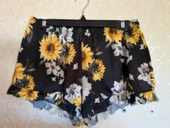 Blommiga shorts