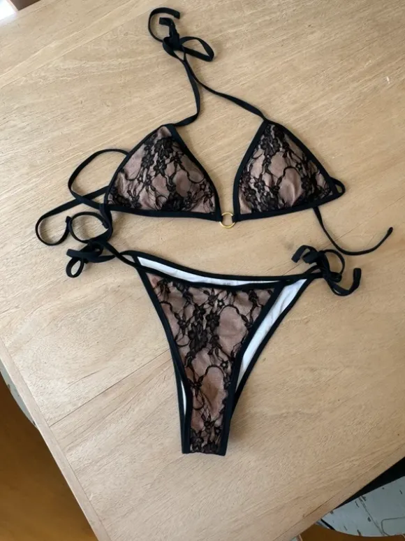 Blonde bikini
