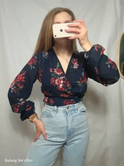 Bluzka kopertowa Gina Tricot kwiaty granatowa elegancka r. 40 L floral