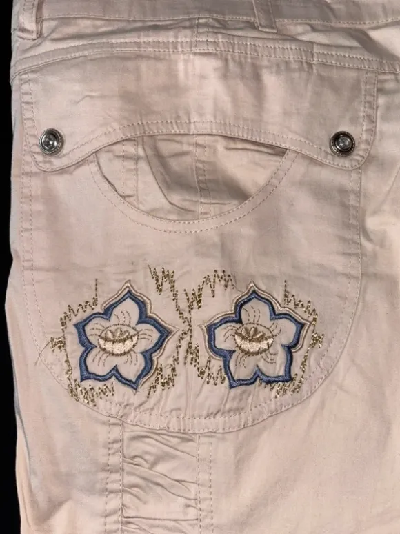 Broderade beige cargobyxor