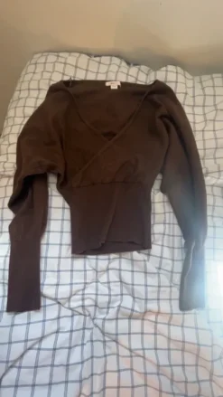 Brun stickad tröja