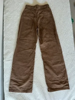 Brune jeans