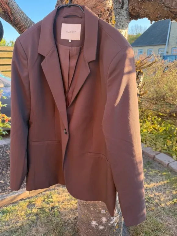 Chokoladebrun blazer fra Kaffe str 44