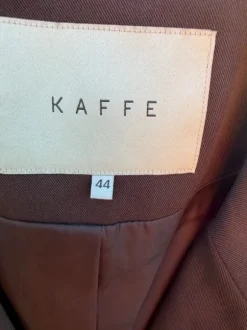 Chokoladebrun blazer fra Kaffe str 44