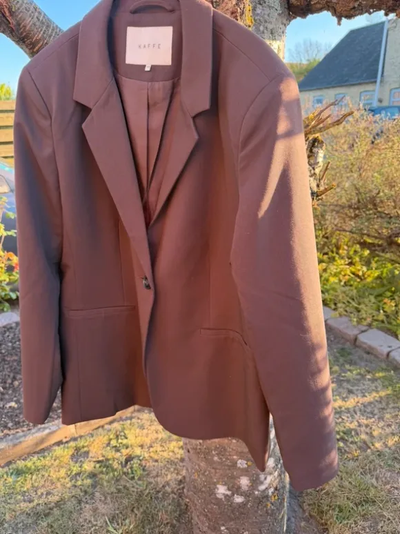 Chokoladebrun blazer fra Kaffe str 44