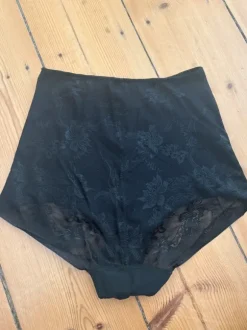Control Shape Lace Shapewear Trusser.