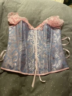 Corsage lilla og lyserød