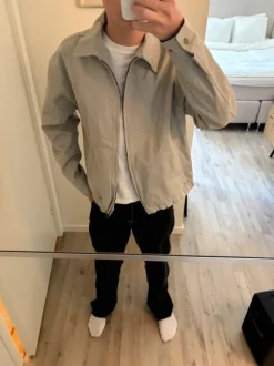 Cremefärgad/ljusbeige jacka strl S