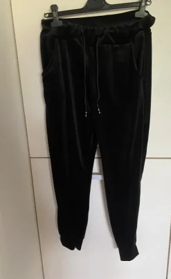 Damski czarny komplet dresowy welurowy z kaczorem Made in Italy r. Uniwersalny