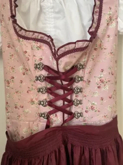 Dirndl (klänning till oktoberfest)