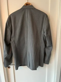 Dubbelknäppt regular fit kostym - Stl 52 Student / Brölopp