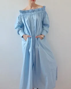 Długa sukienka, z hiszpańskim dekoltem, baby blue, brand Copenhagen Muse